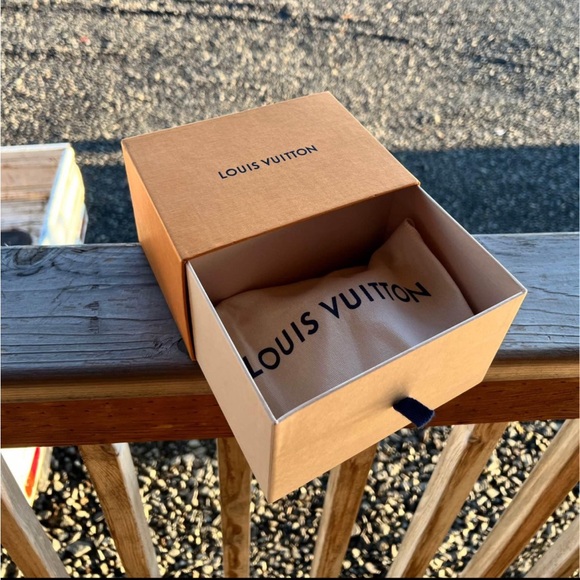 Louis Vuitton 1854 Charm - Picture 3 of 6